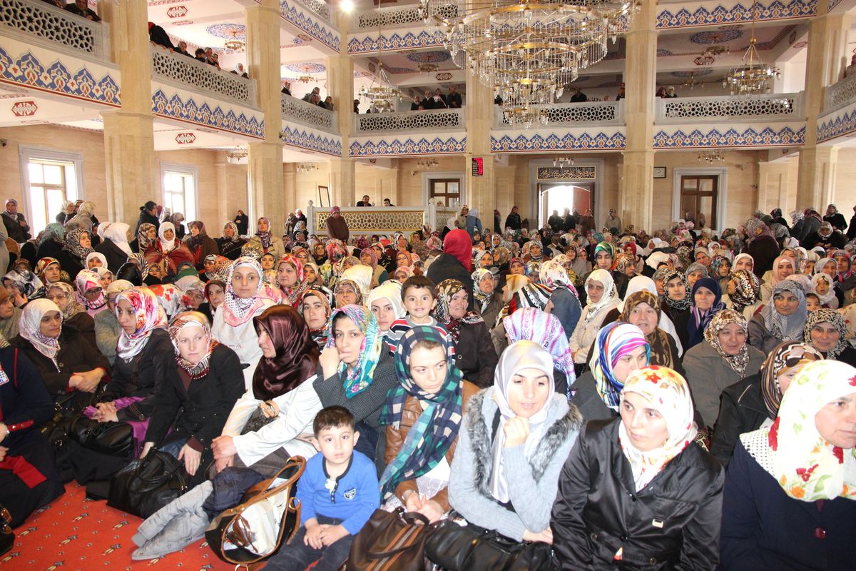 Bayanlara, Kuran ve Hadis Okuma Yarışması Düzenlendi