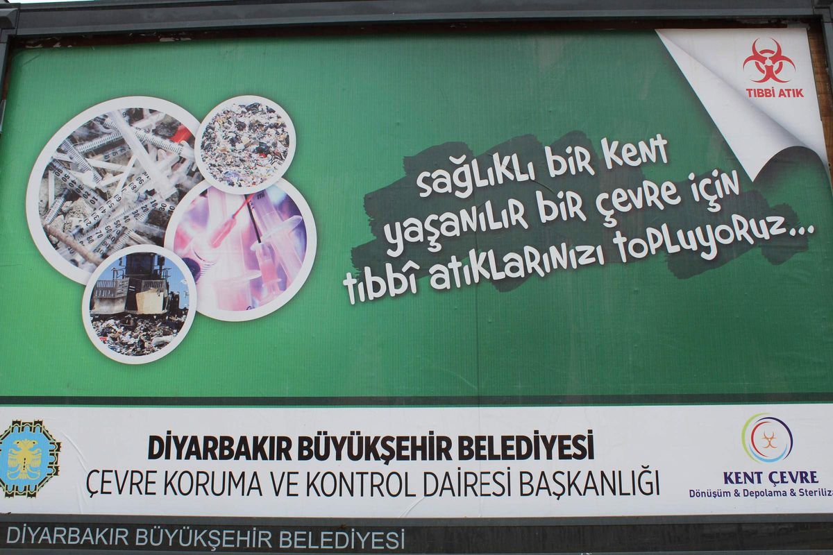 Belediyeden Tıbbi Atıklara Afişli Önlem