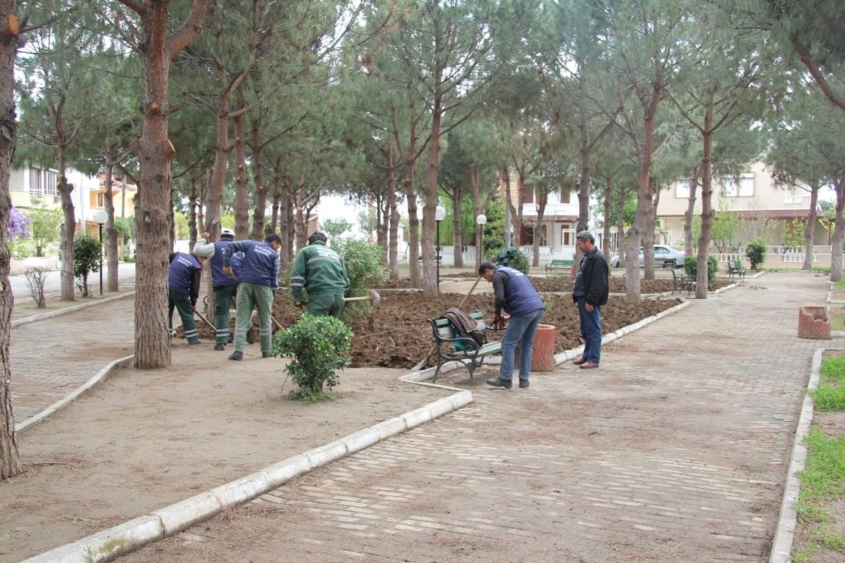 Burhaniye'de Leman Güçlü Parkı Yenileniyor