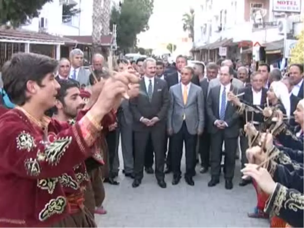 Çağlayan.Turizmde Dünyaya Kafa Tutan Bir Ülke Haline Geldik "Bakan Çağlayan Simit İkram Etti"...