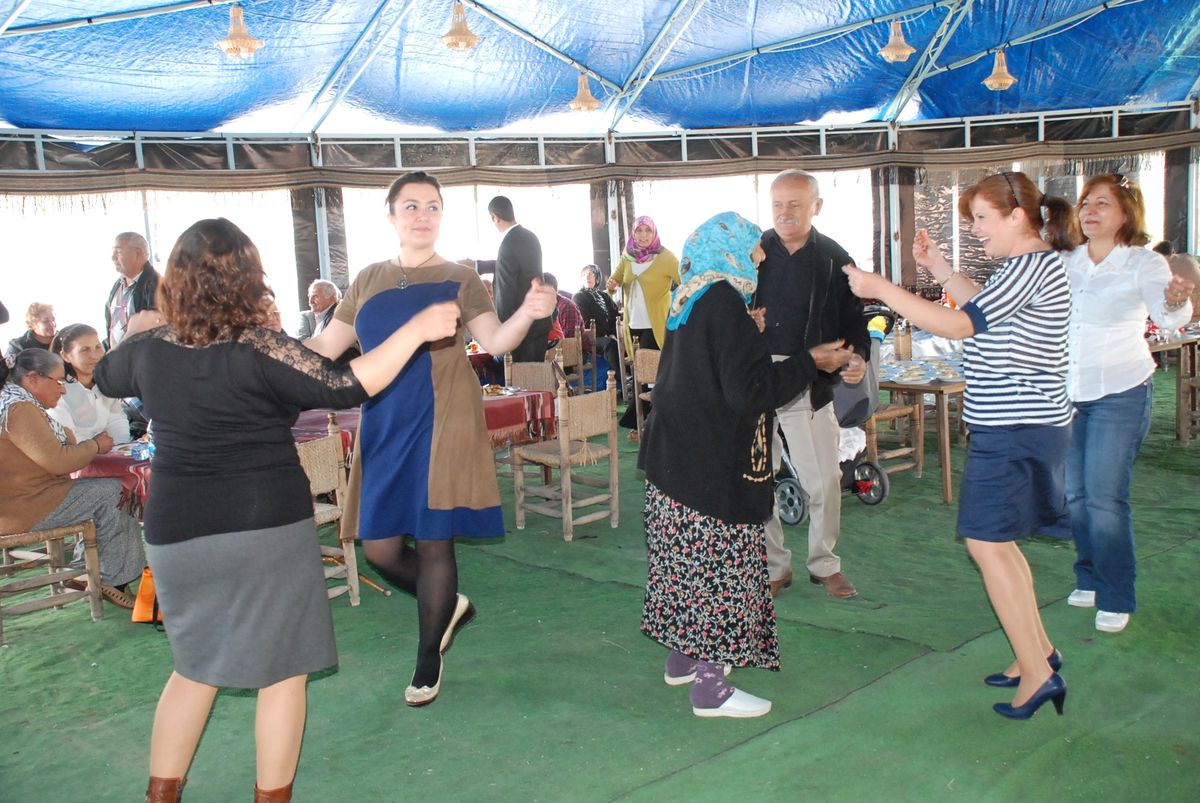 Didim'de Diyaliz Hastaları ve Aileleri Gönüllerince Eğlendi