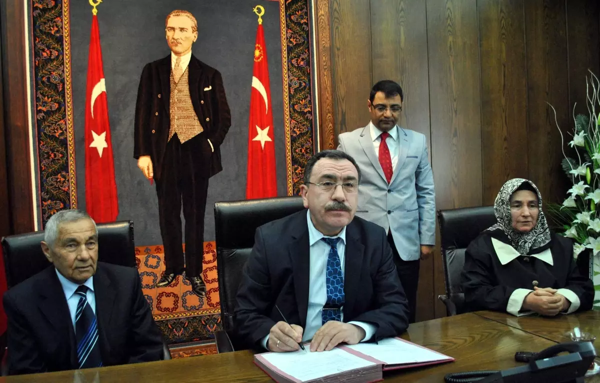 Doğduğu Kente Borcunu Okul Yaprırarak Ödüyor