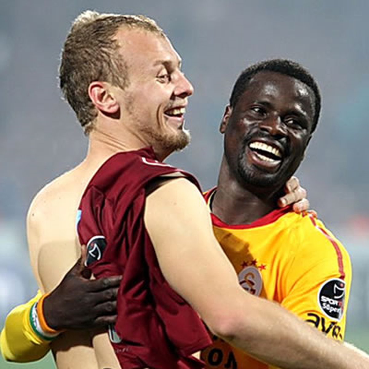 Eboue Yine Güldürdü