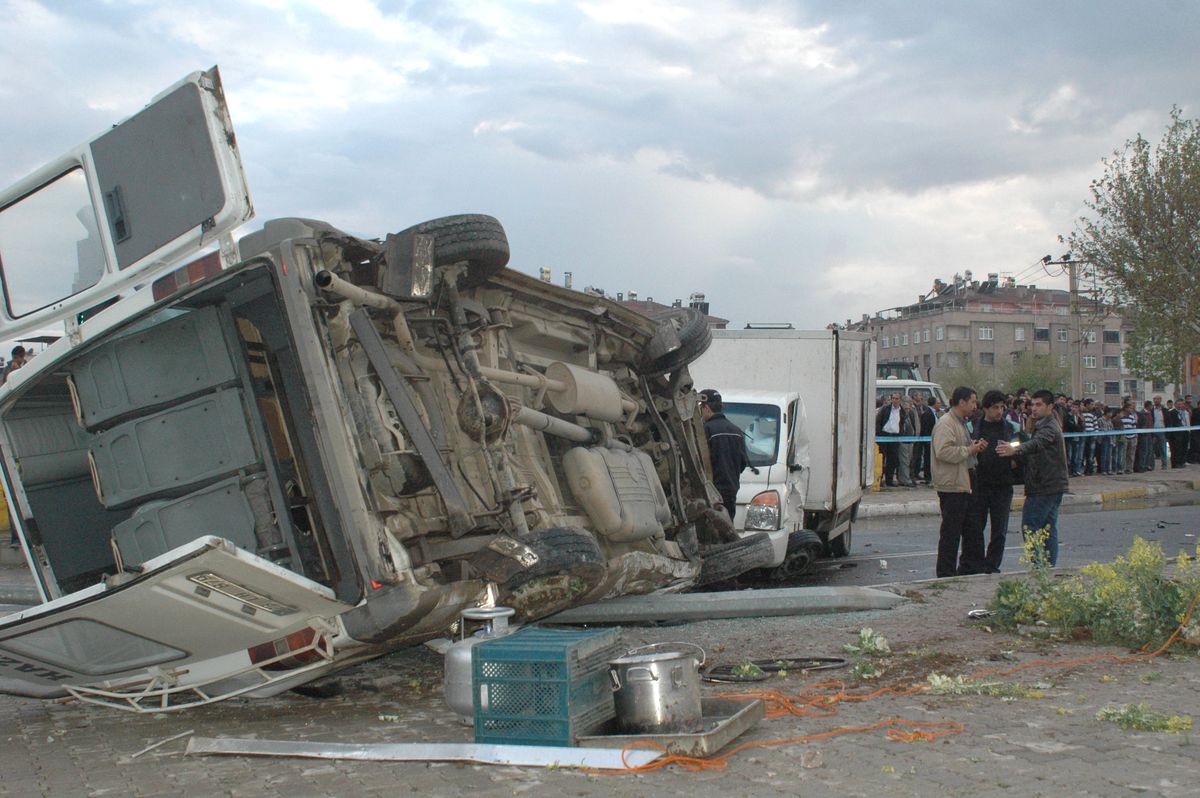 Elazığ\'da Yolcu Minibüsü ile Pikap Çarpıştı: 2 Ölü, 4 Yaralı