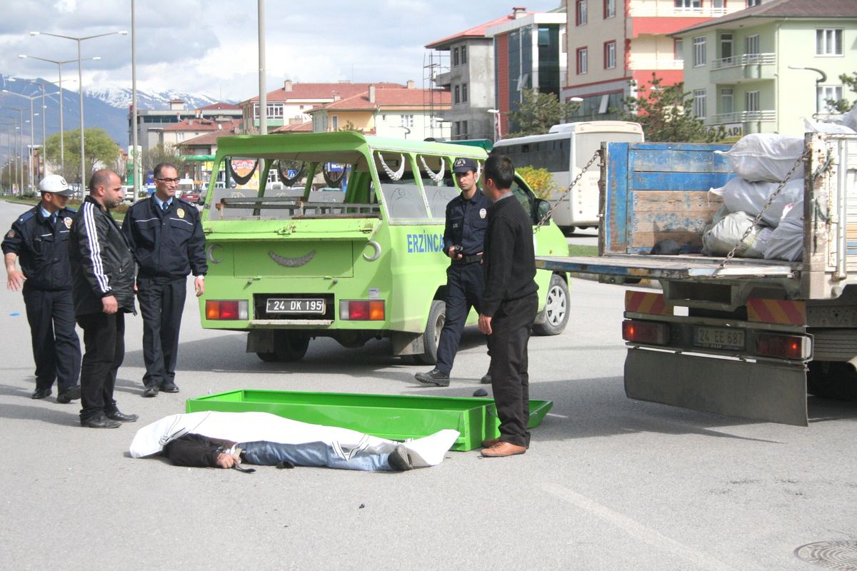 Erzincan\'da Trafik Kazası: 1 Ölü