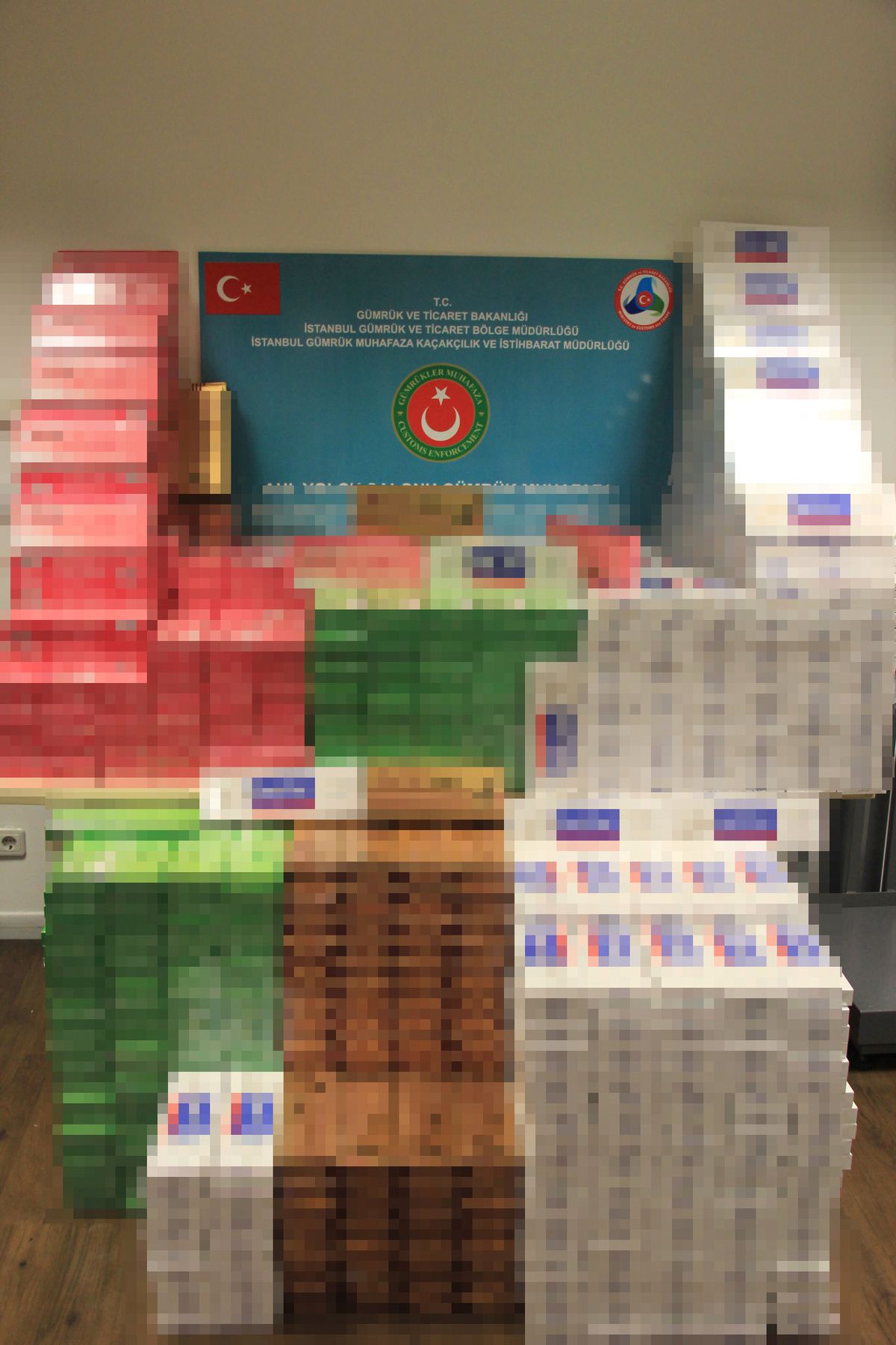 Havalimanında 16 Bin Paket Kaçak Sigara Ele Geçirildi