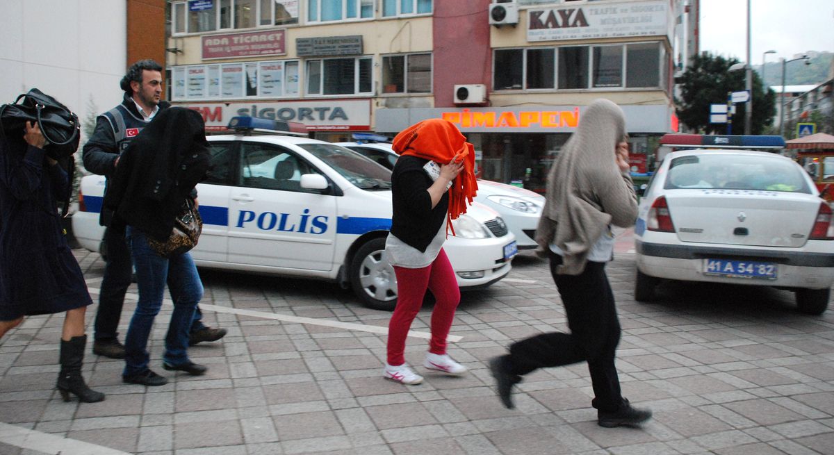 İzmit'te Fuhuş Operasyonu: 5 Gözaltı