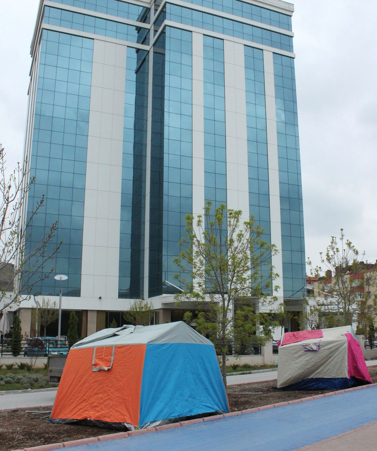 Japonlar İçin Otel Önüne Çadır Kurdular