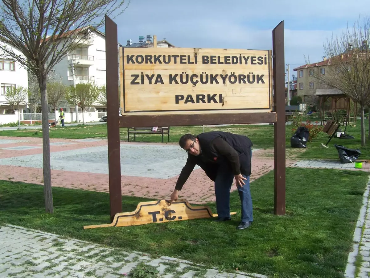 Korkuteli\'de Parklara Zarar Veriyorlar