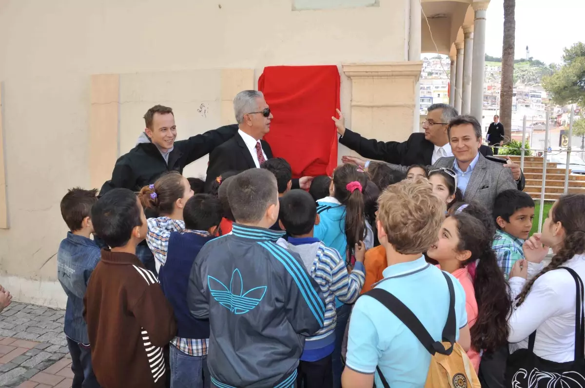 Kuşadası Belediyesi'nden Vefa Panoları