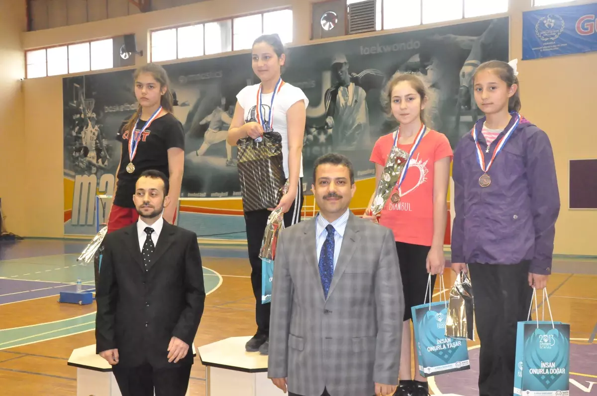 Kutlu Doğum Haftası Badminton Turnuvası Sona Erdi