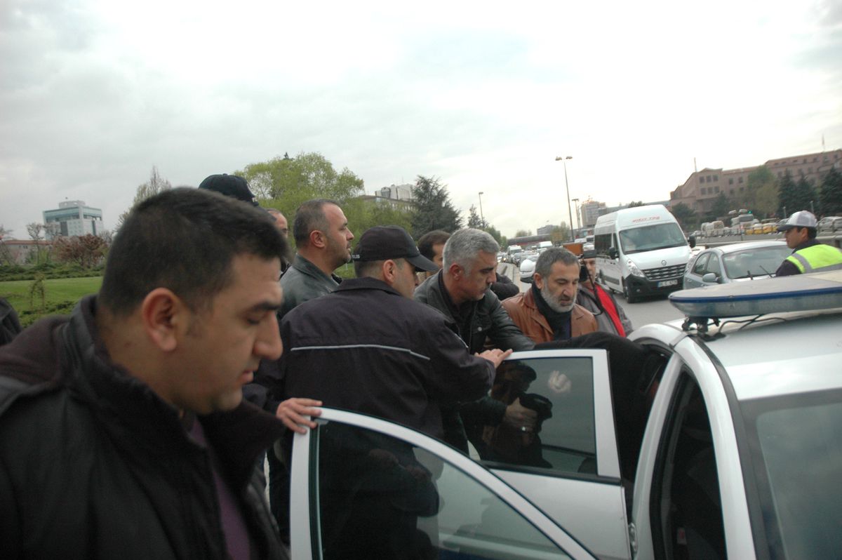 Meclis Önünde İntihar Teşebbüsü