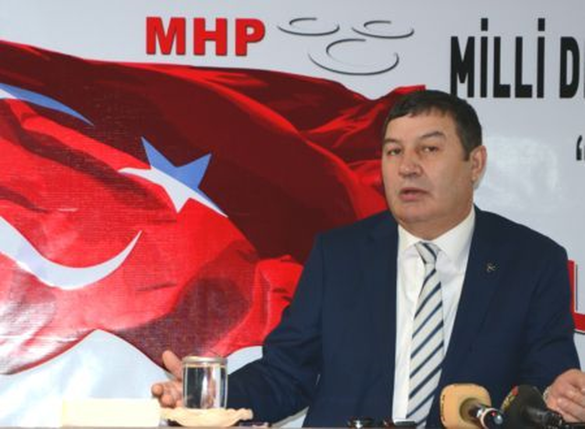 MHP Bayrak Mitingi İçin 150 Bin Bayrak Dağıtacak