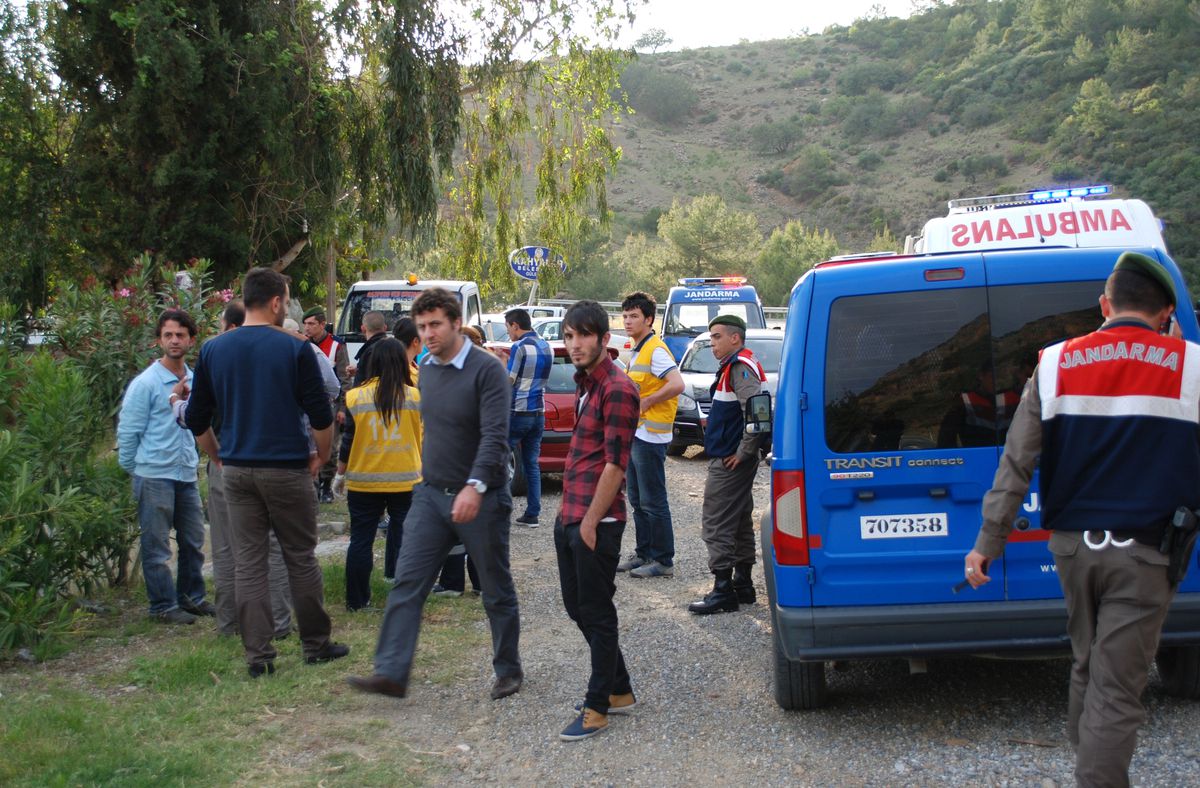 Otomobil Uçuruma Uçtu: 2 Yaralı