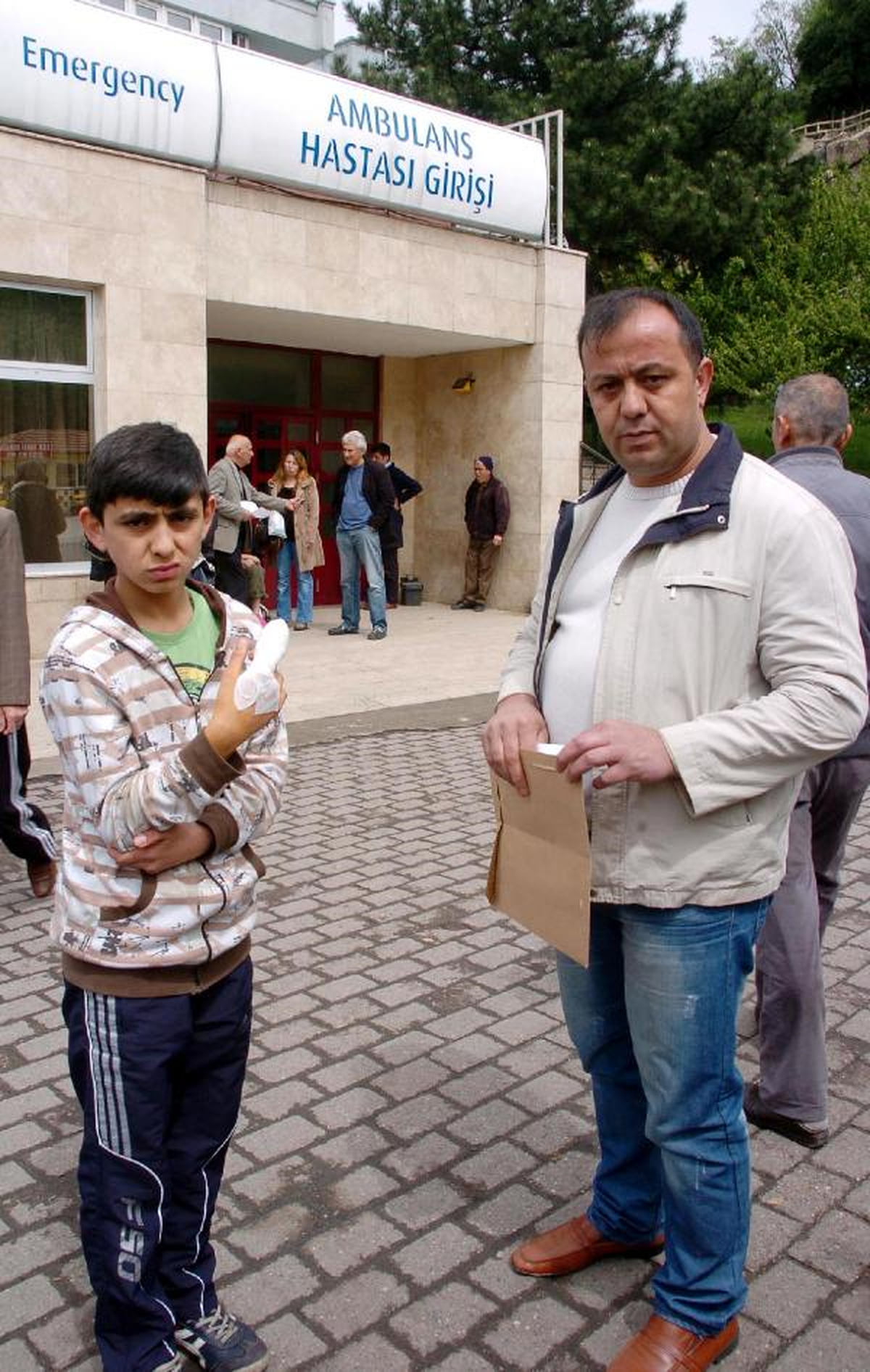 Parmağı Sıraya Sıkışan Öğrenci Yaralandı