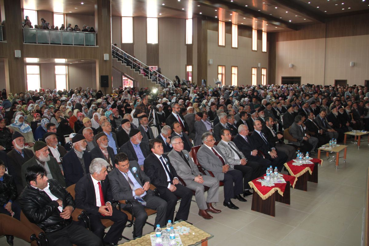 Peygamber Sevgisi Salona Sığmadı