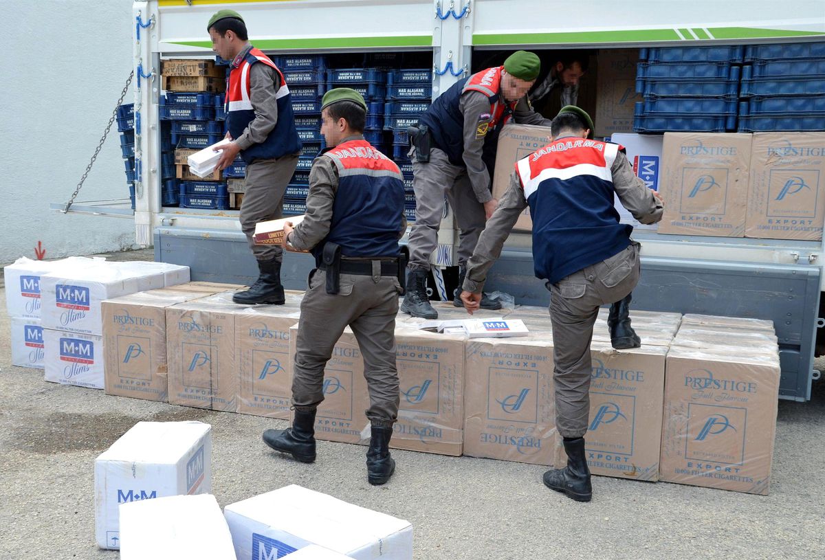 Sebze Kasalarının Altından 63 Bin 790 Paket Kaçak Sigara Çıktı