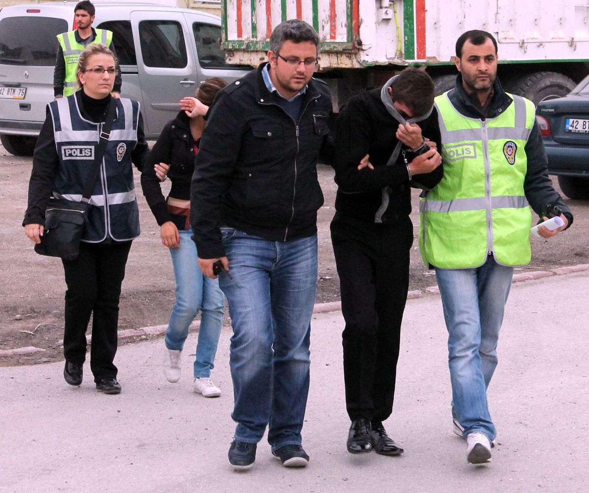 Sevgililerin Nişan Oyunu Poliste Bitti