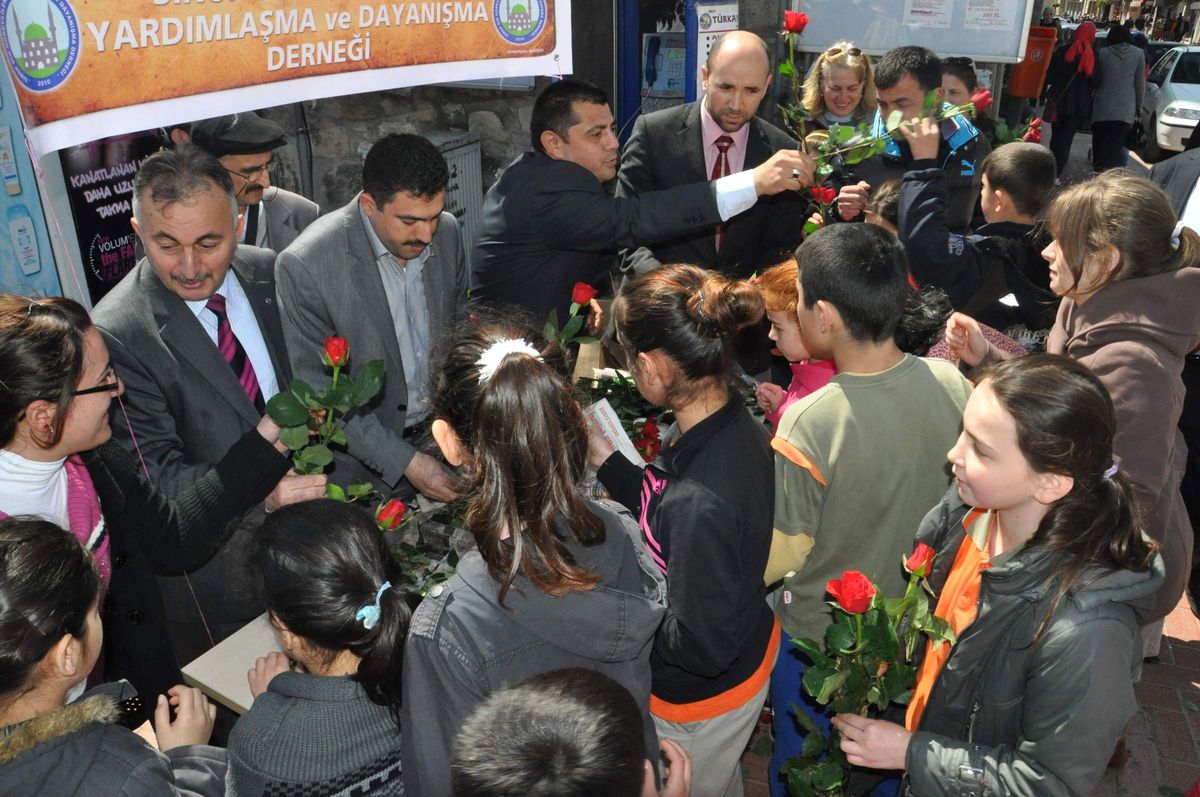 Sinoplulara Kutlu Doğum Gülü