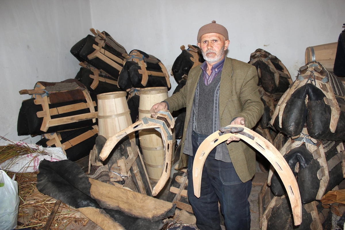 Unutulmaya Yüz Tutmuş Semercilik Mesleğini Teknolojiye İnat Sürdürüyor