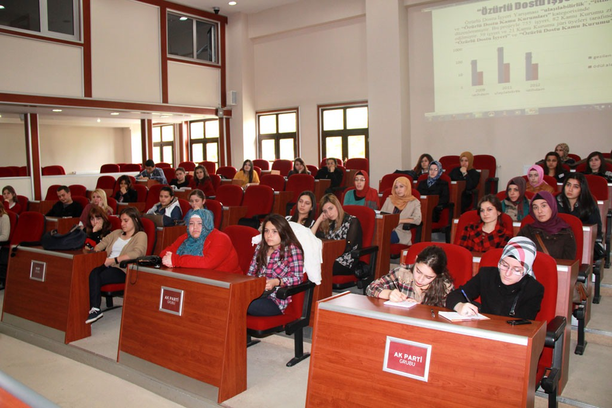 Yalova Üniversitesi Öğrencileri Sakarya Büyükşehir Belediyesi'ne Misafir Oldu