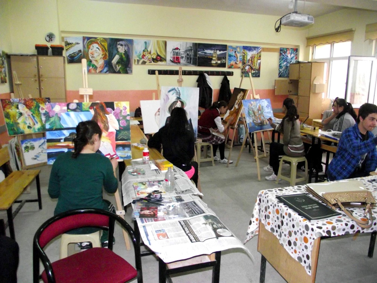 Yeniçubuk Lisesinde Resim Sergisi Çalışmaları Devam Ediyor
