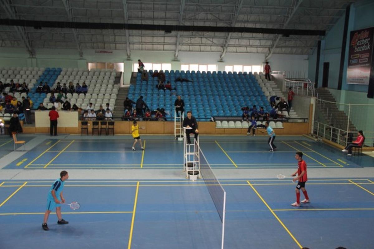 Yıldız Badminton Gurup Müsabakaları Erzincan\'da Başladı