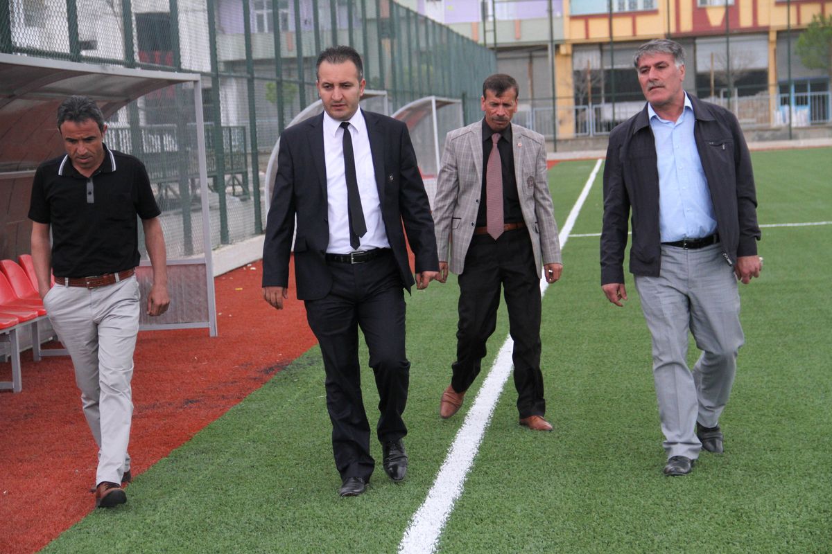 Yıldız, İlçelerde Bulunan Spor Sahalarını Denetledi