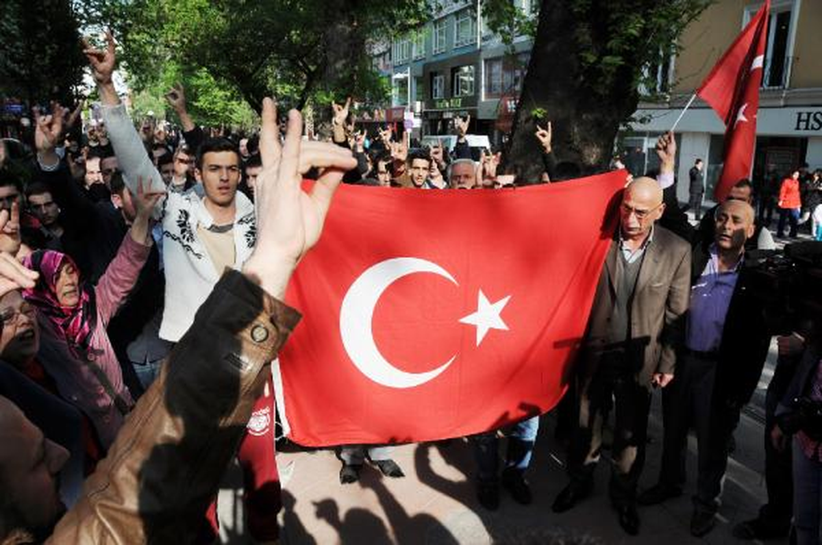 Akil İnsan Heyeti, İzmit\'te Protestoyla Karşılaştı (4)