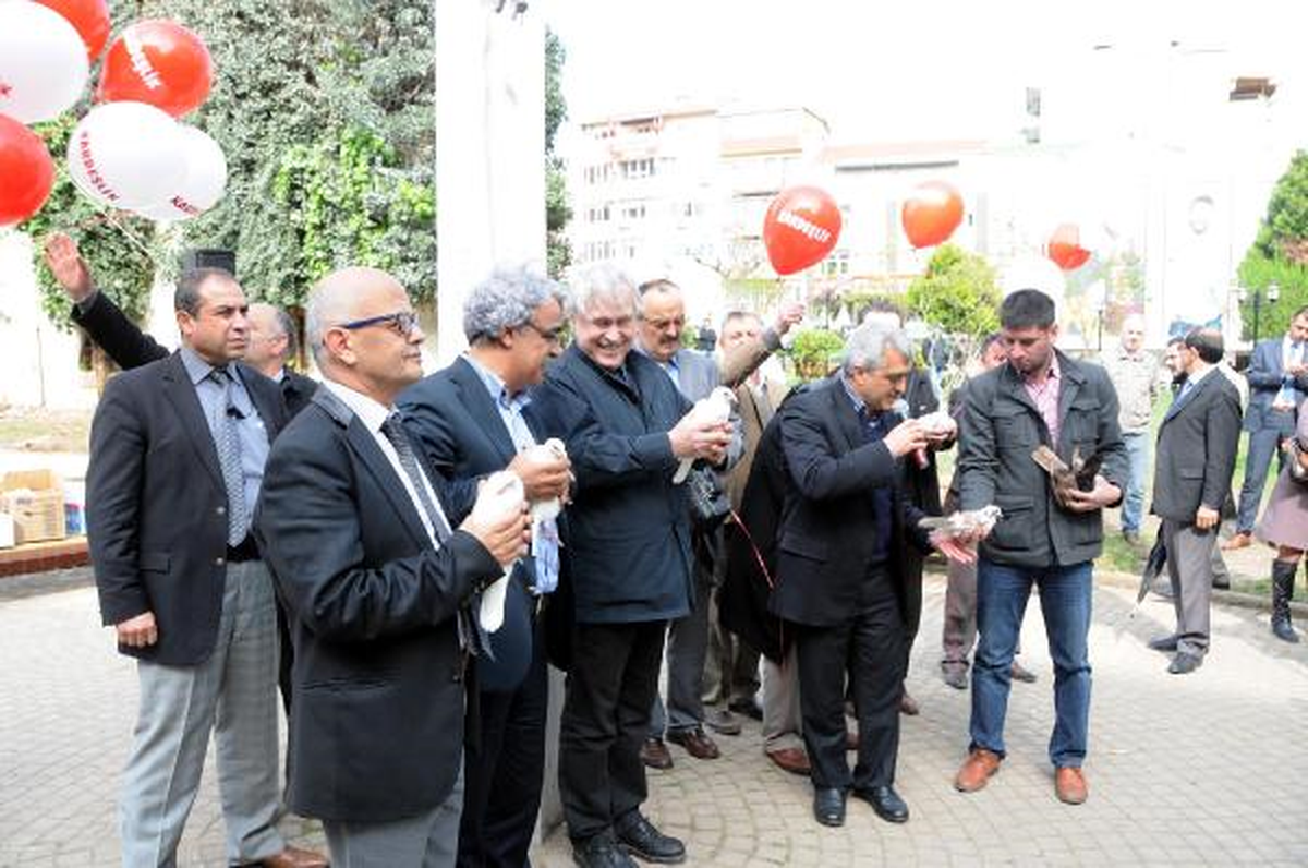 Akil İnsanlar Heyeti, İzmit\'te Protestoyla Karşılaştı (3)