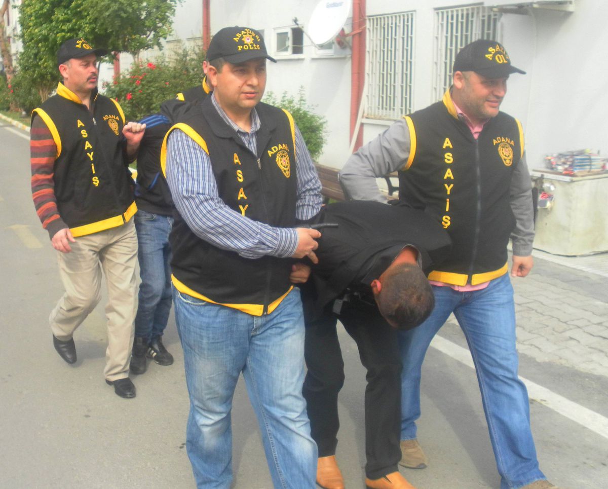 İki Hırsız Birbirinden Habersiz