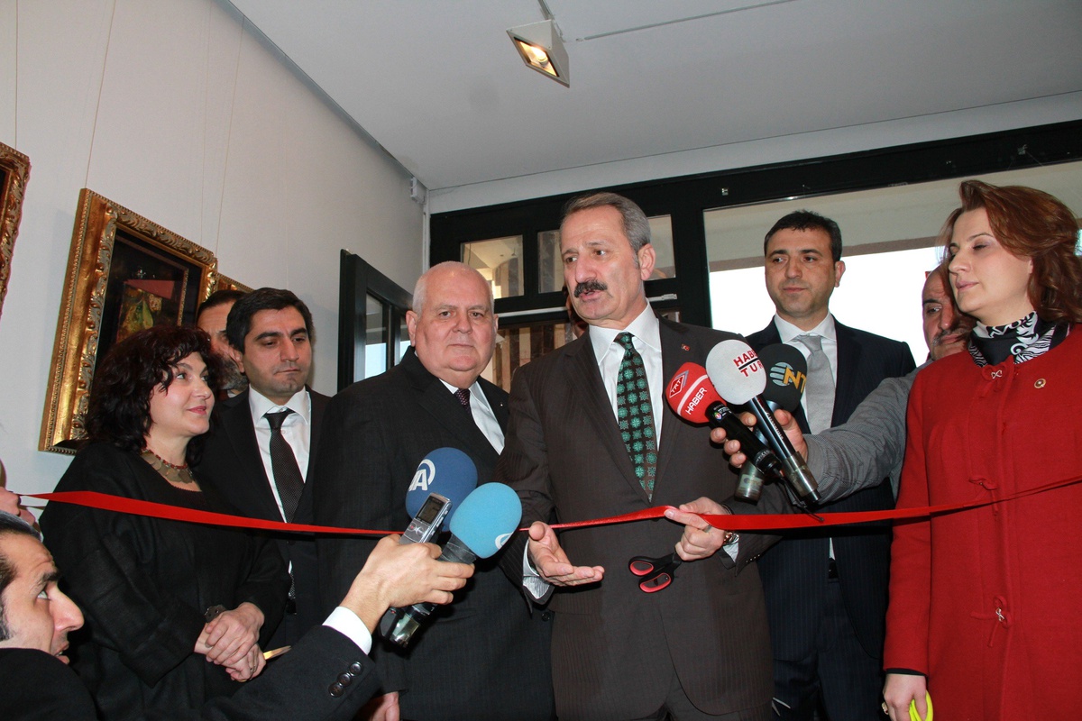 Bakan Çağlayan, Ressam Uğur Mine Tamay\'ın "Mührü Şerif" Sergisini Açtı