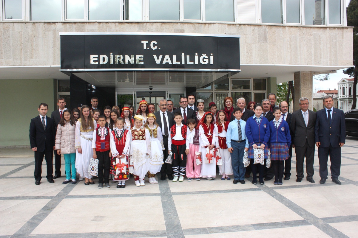 Balkanlardan Gelen Öğrenciler, Vali Duruer\'i Ziyaret Etti