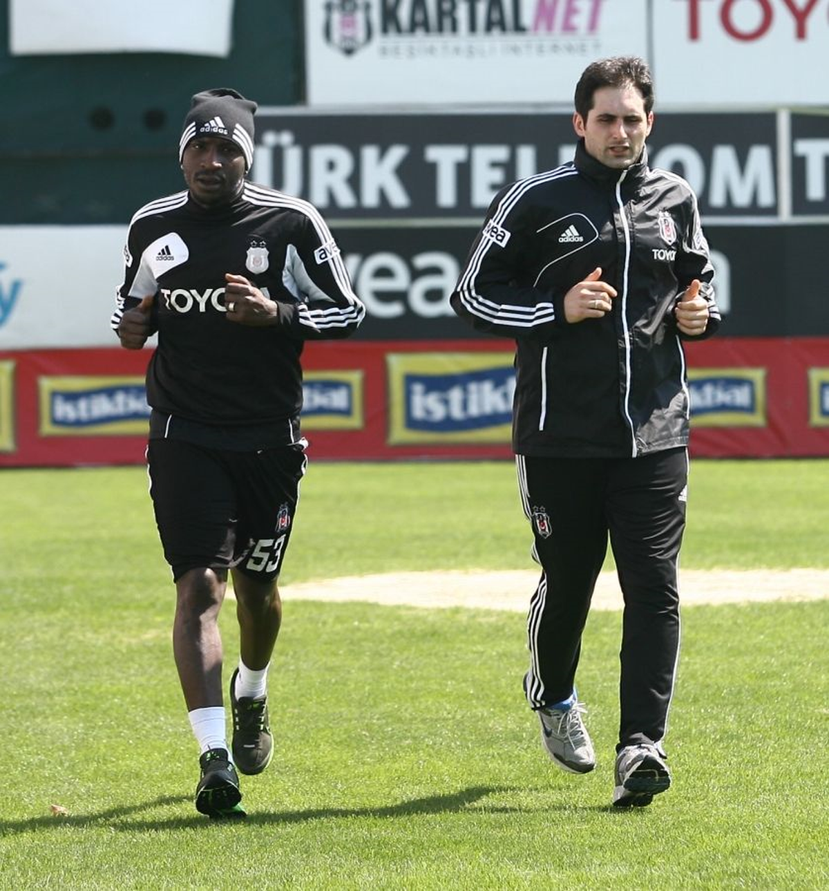 Beşiktaş\'ta Sivok\'la Niang Forma Giyebilecek