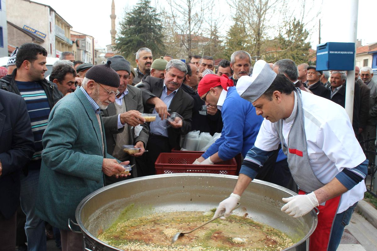 Beyşehir\'de 2 Bin Kişiye Aşure Dağıtıldı