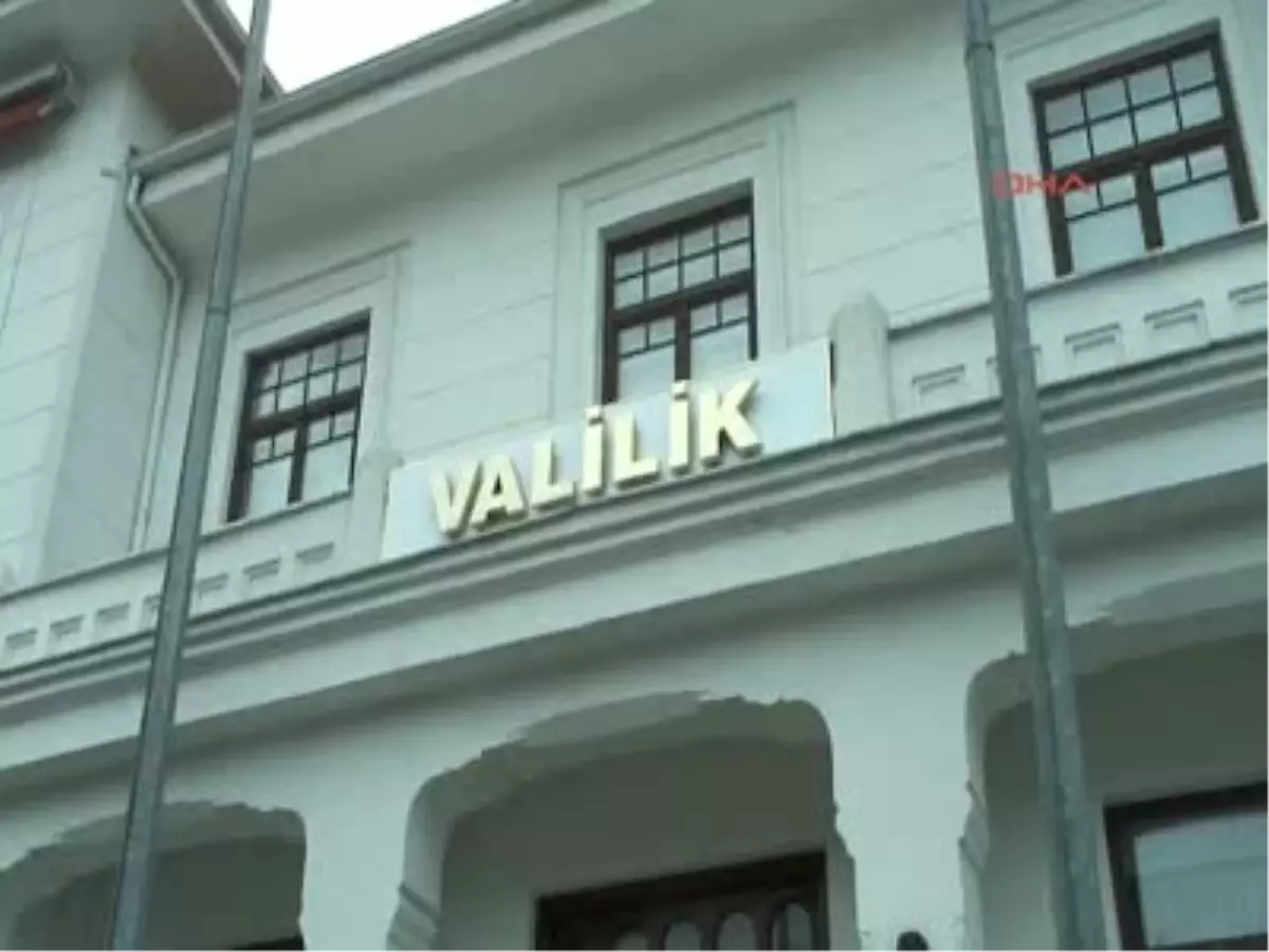 Bursa Valiliği\'ndeki T.c. İbareli Tabela Yeniden Asılacak )