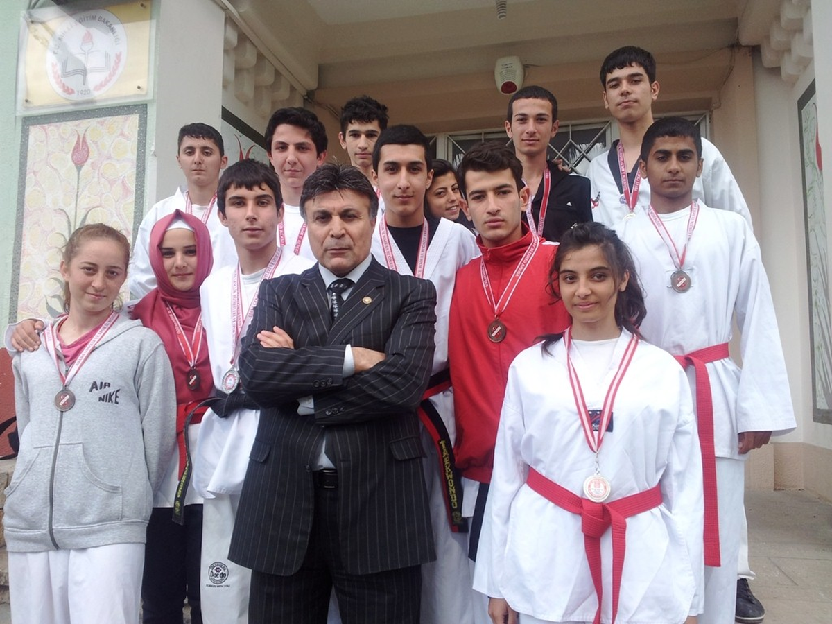 Ceyhan Lisesi Tekvandoda Madalyaları Topladı