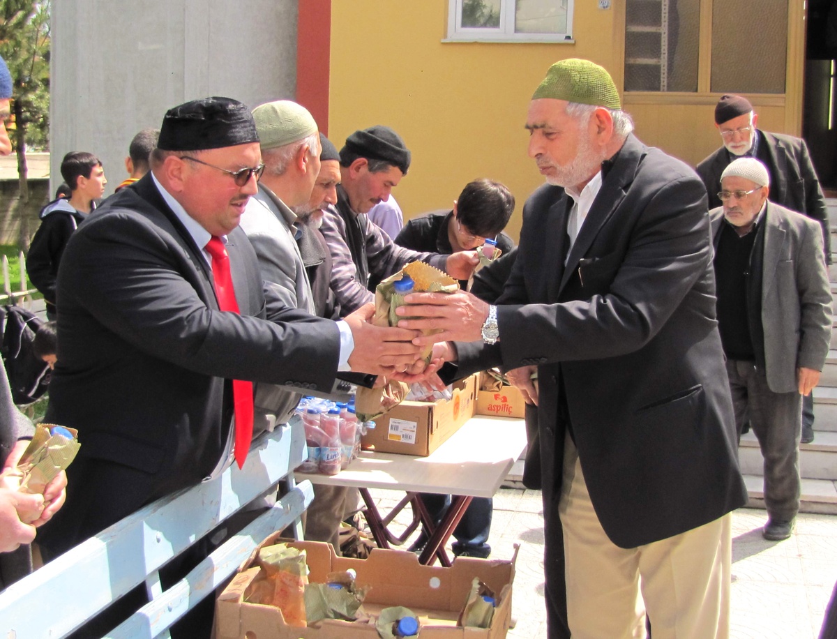 Çorum Mevlana Camii\'nden Kutlu Doğum İkramı