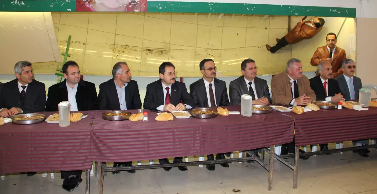 Çorum Sancaktar Çarşısı Esnafından Kutlu Doğum Yemeği