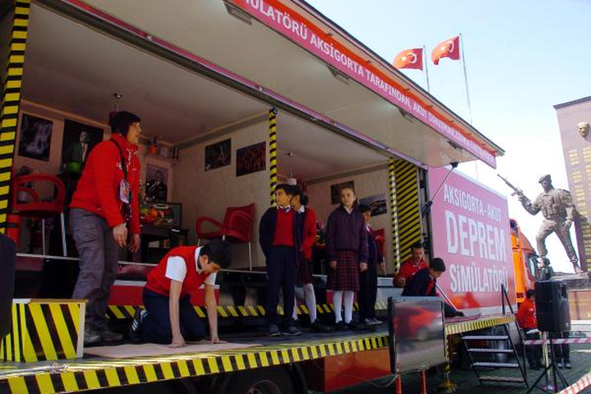 Deprem Simülatör TIR\'ı Zonguldak\'ta