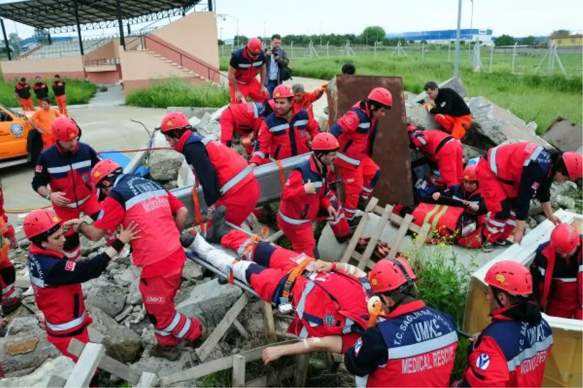 Doğu Akdeniz\'deki Sağlıkçılara Afet Tatbikatı
