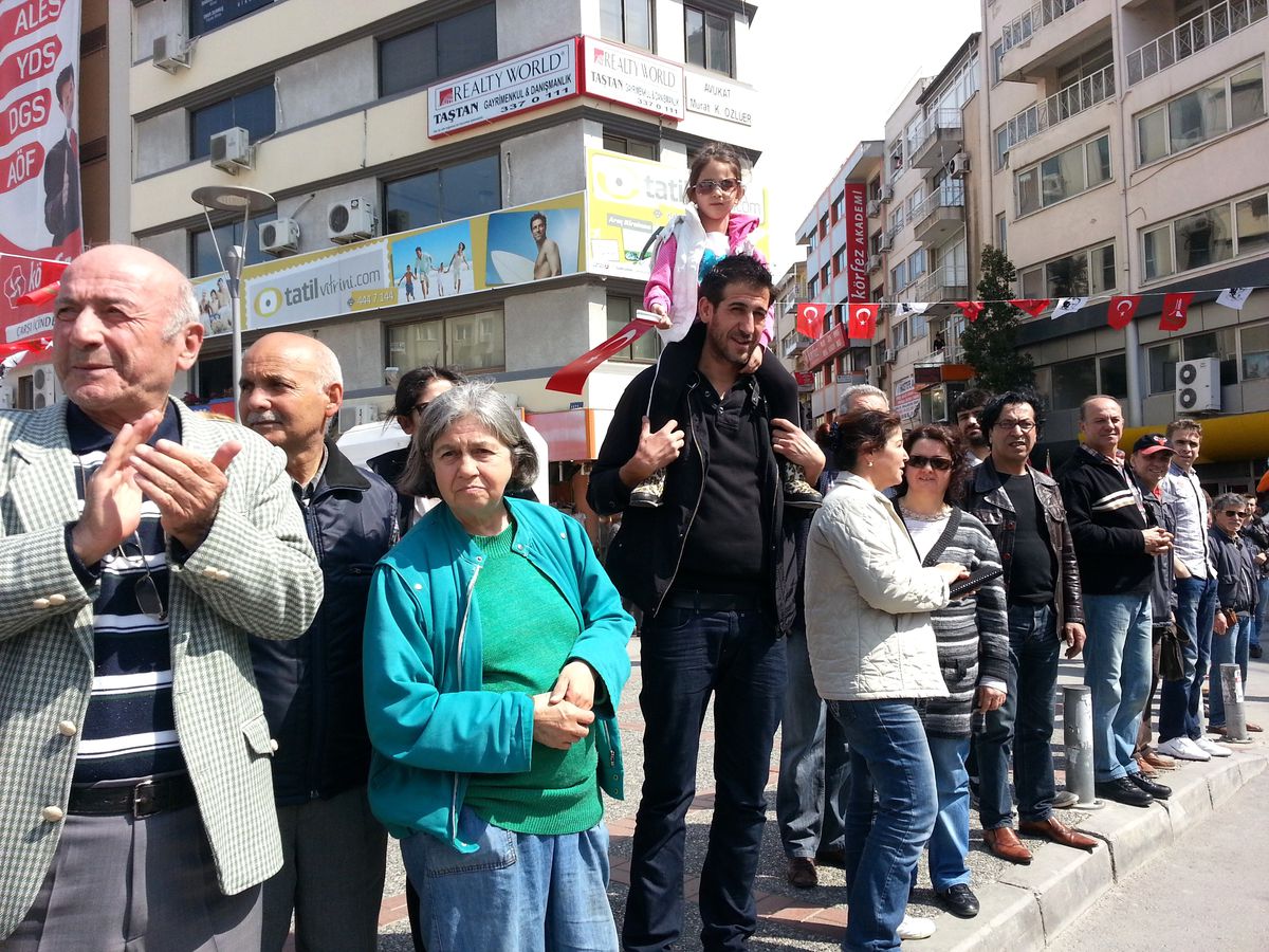 Dünya Çocukları Karşıyaka\'da