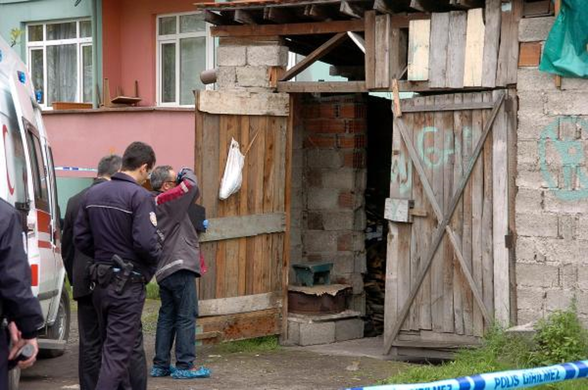 Emekli Madenci Kendini İple Astı