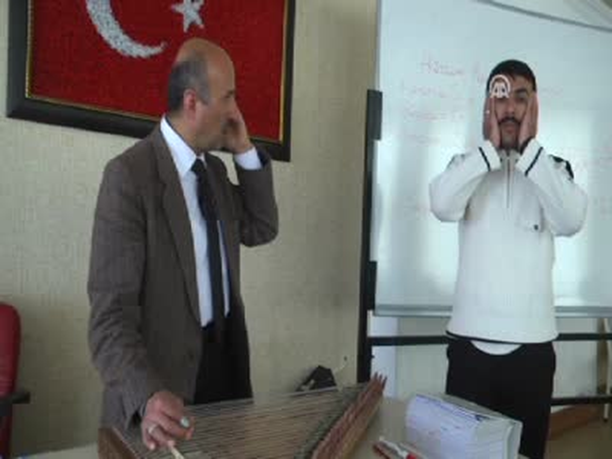 Ezan Makamlarını "Kanun" Eşliğinde Öğreniyorlar