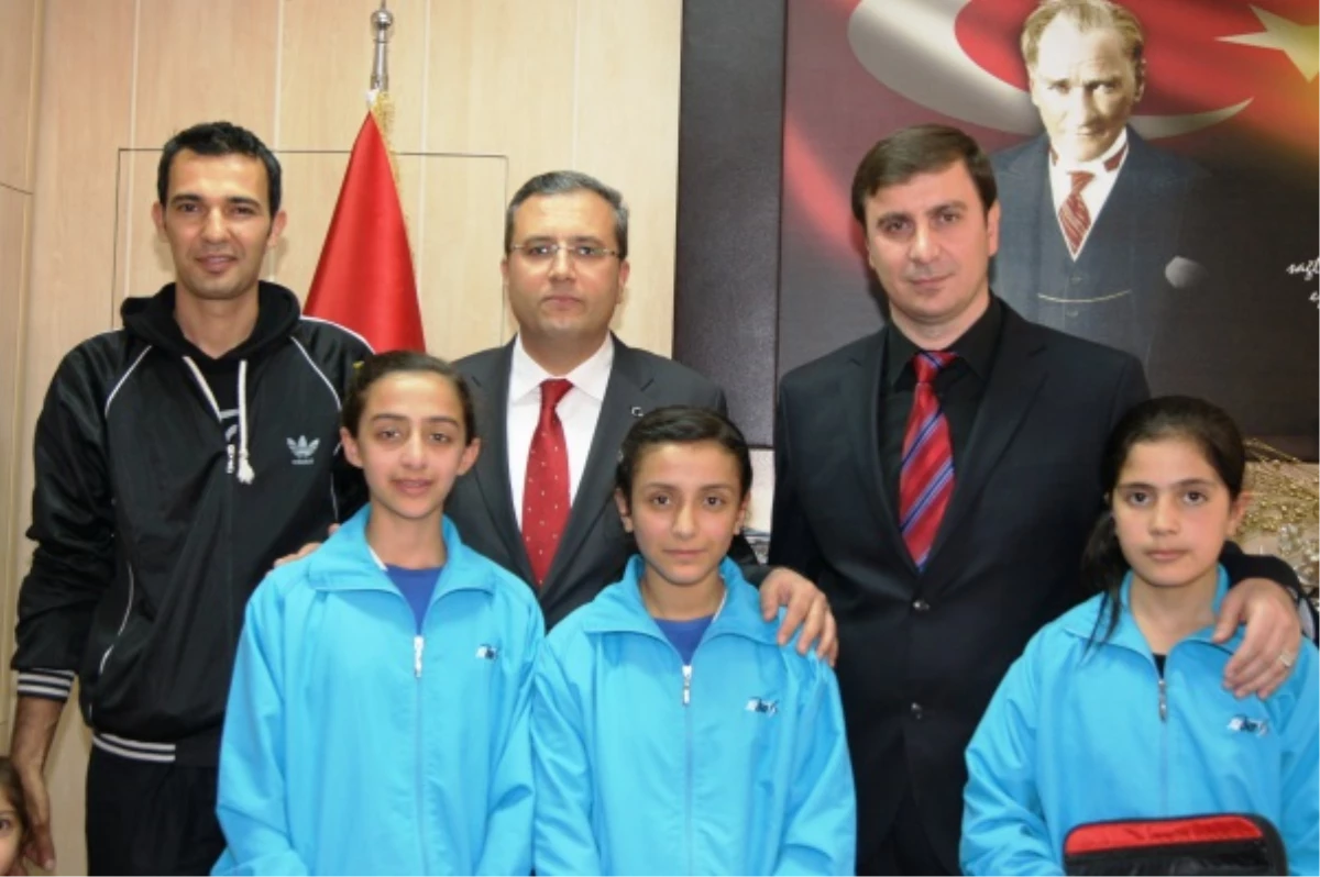 Fatih Sultan Mehmet\'in Tenisçileri Türkiye Finallerine Gidiyor