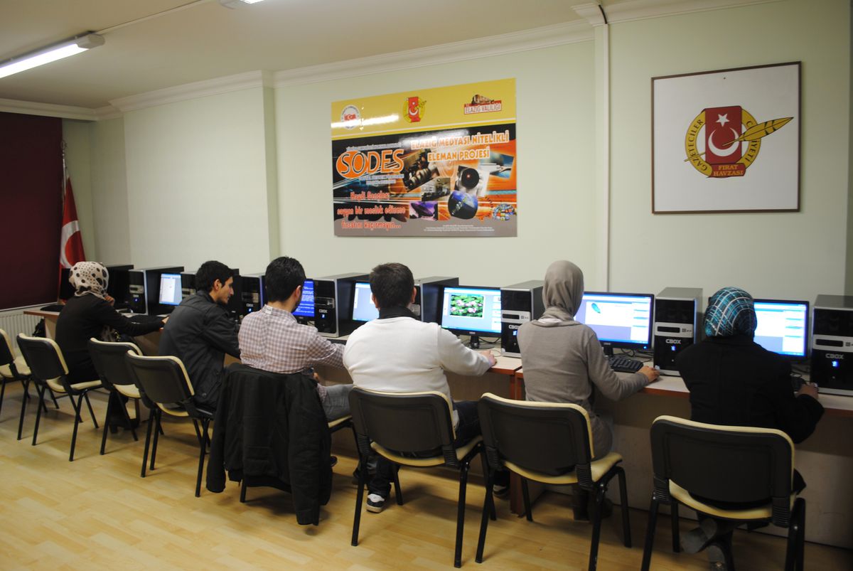 Fhgc Gazeteci Yetiştiriyor