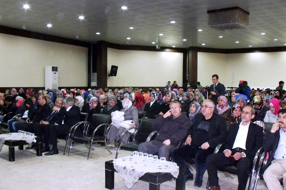 Gediz Anadolu İmam Hatip Lisesi "Kutlu Doğum Gecesi" Düzenledi