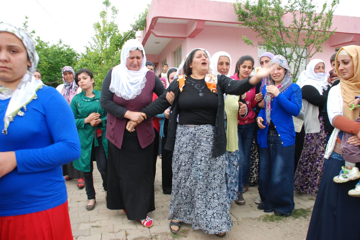Gelinlikle Çıktığı Evine Tabutla Geldi