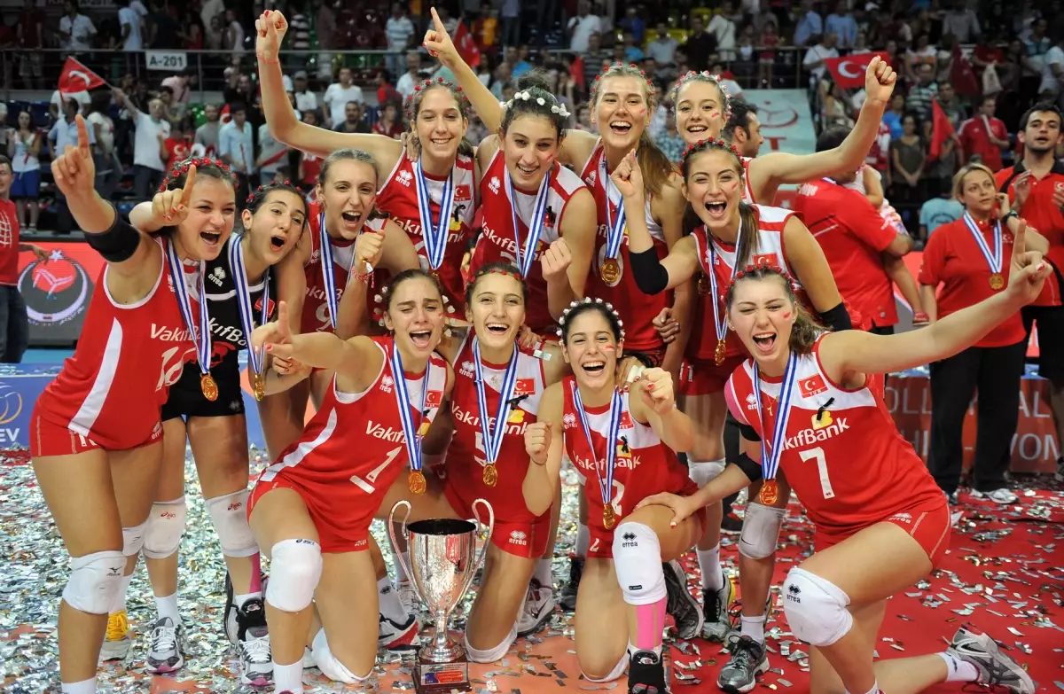 Genç Bayanlar Voleybol Milli Takımı Kampa Giriyor