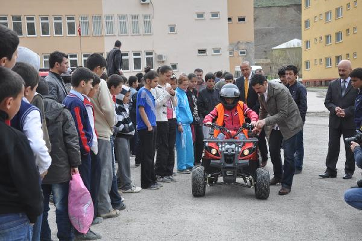 Hakkarili Çocuklara Motosiklet Eğitimi